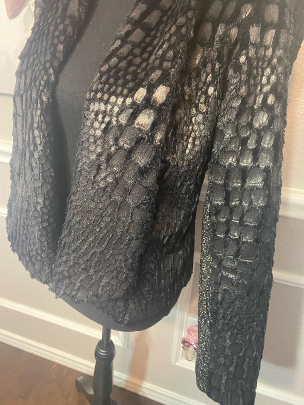 Textured Black Cropped Jacket - Picture 3 of 16